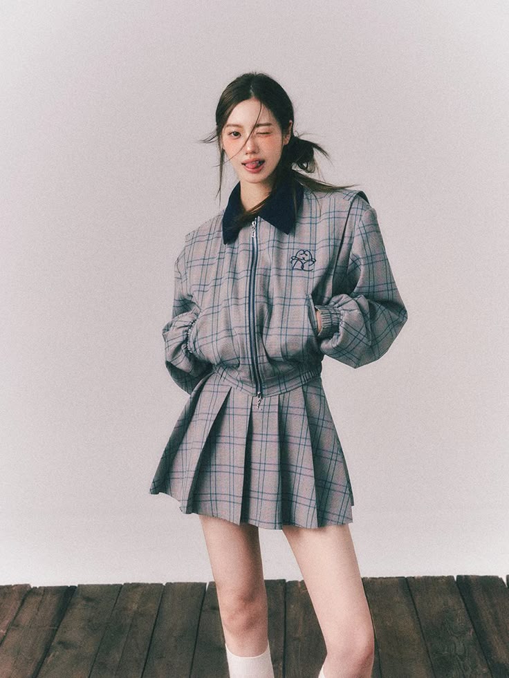 🟤 ชุดวินเทจลายตารางสีเทา